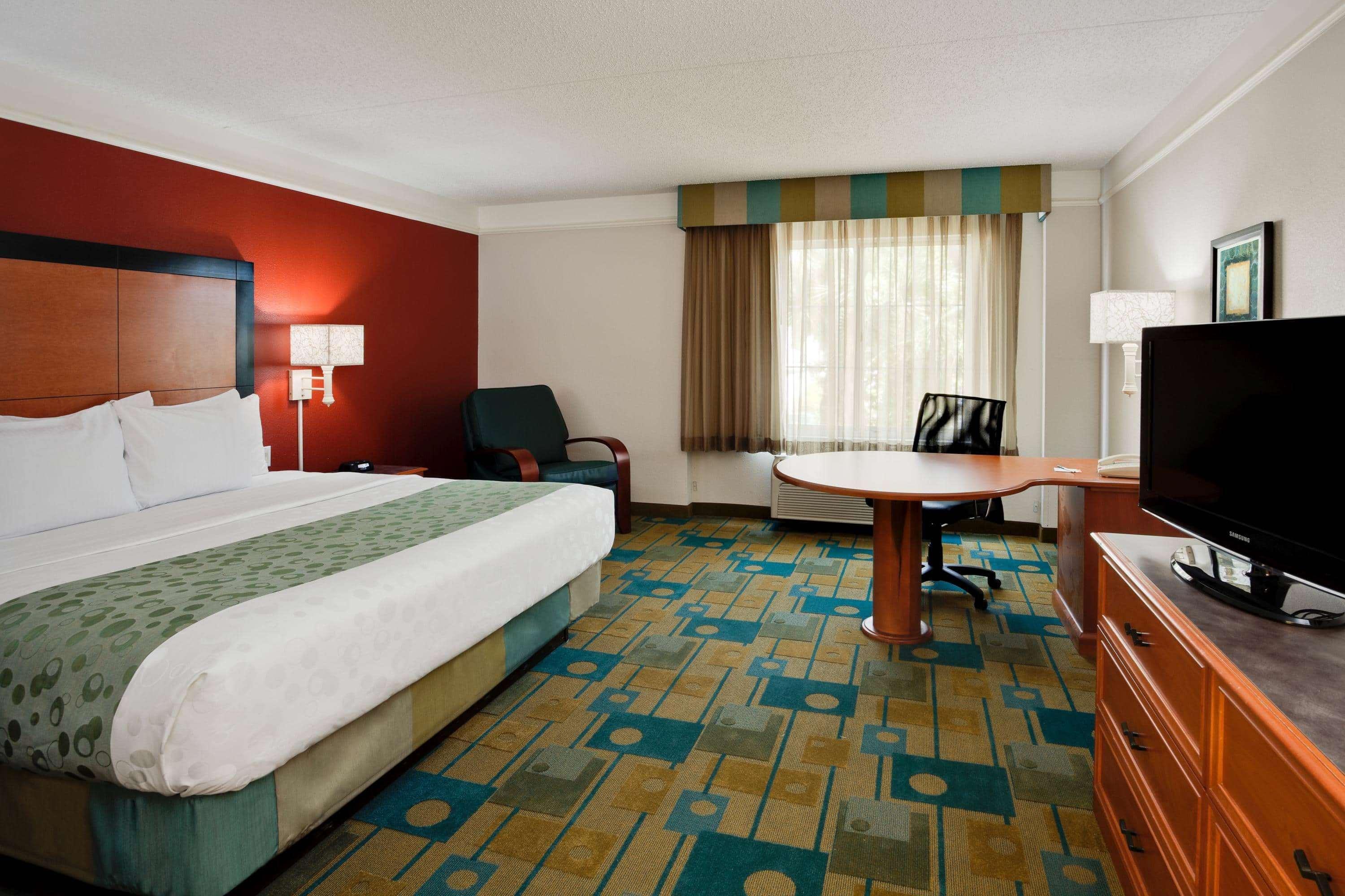 La Quinta By Wyndham Usf Hotel Tampa Exterior photo