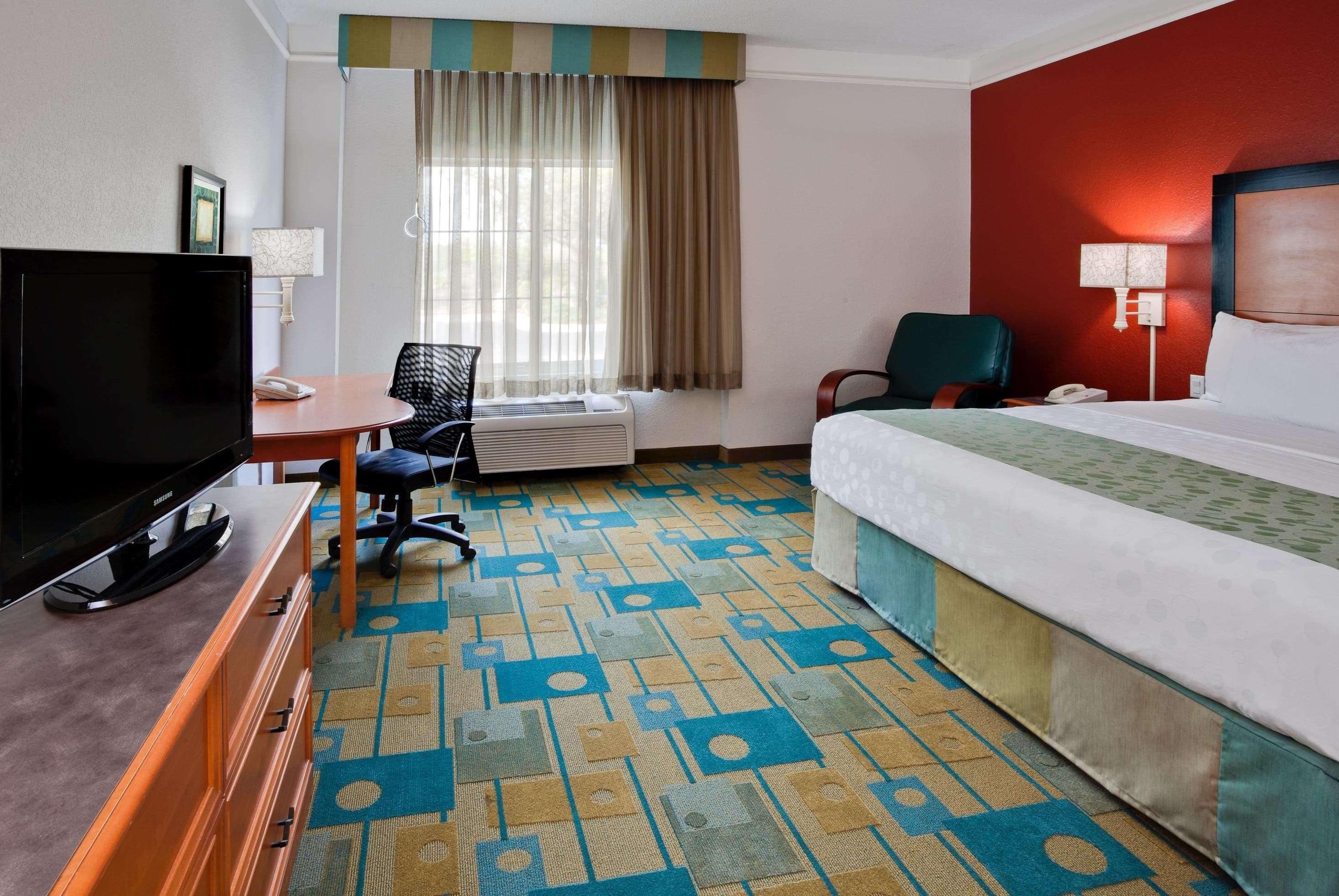 La Quinta By Wyndham Usf Hotel Tampa Exterior photo