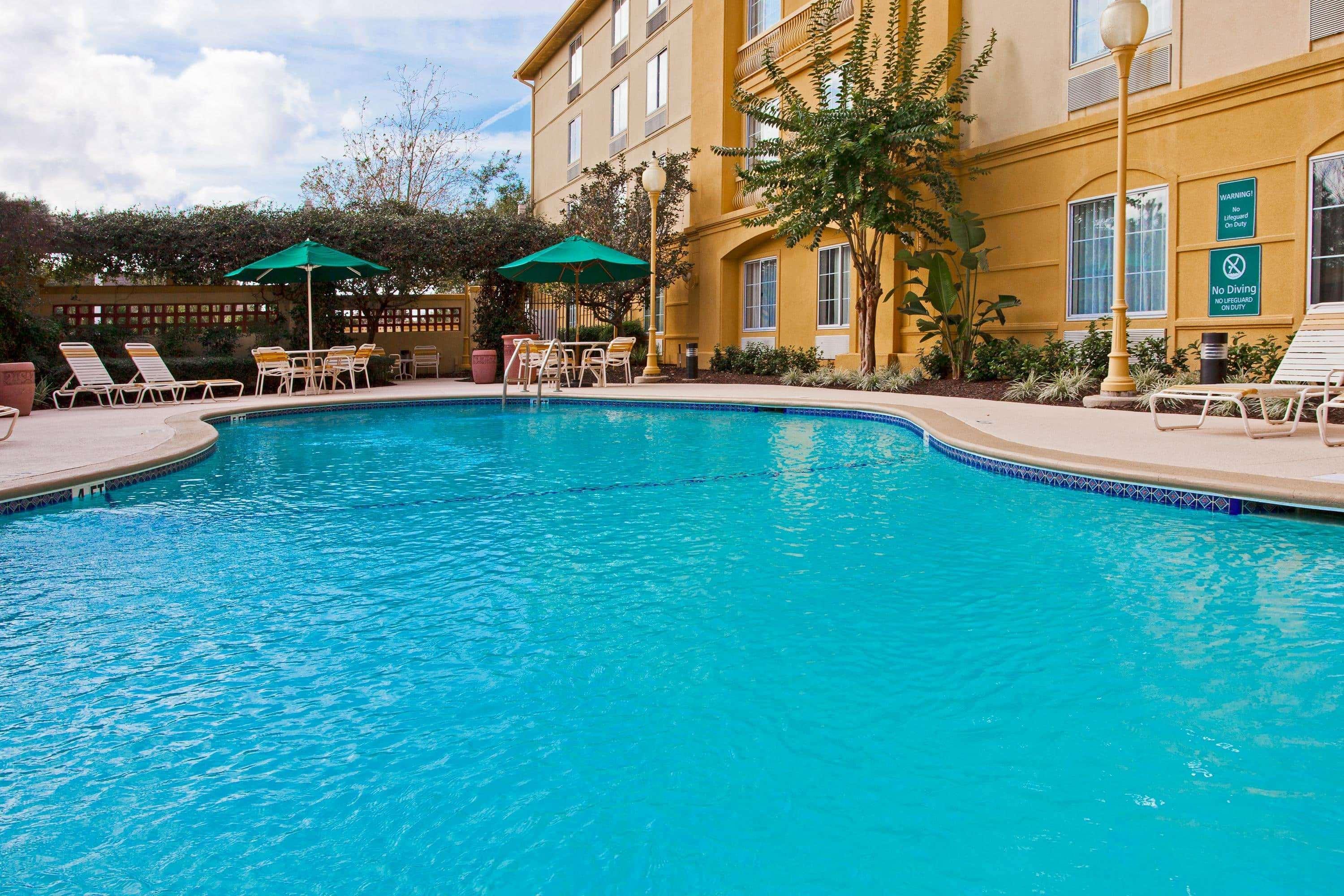 La Quinta By Wyndham Usf Hotel Tampa Exterior photo