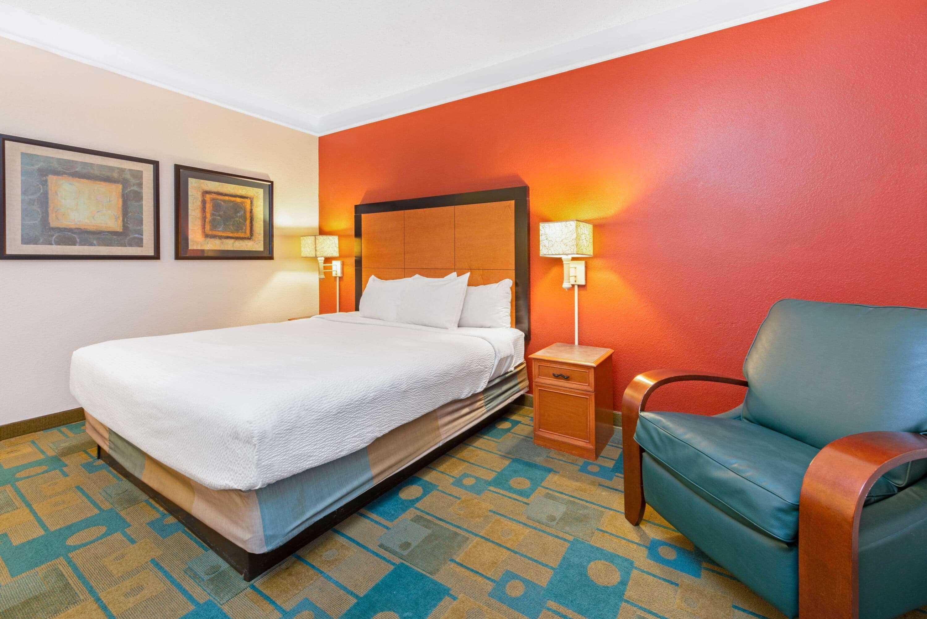 La Quinta By Wyndham Usf Hotel Tampa Exterior photo