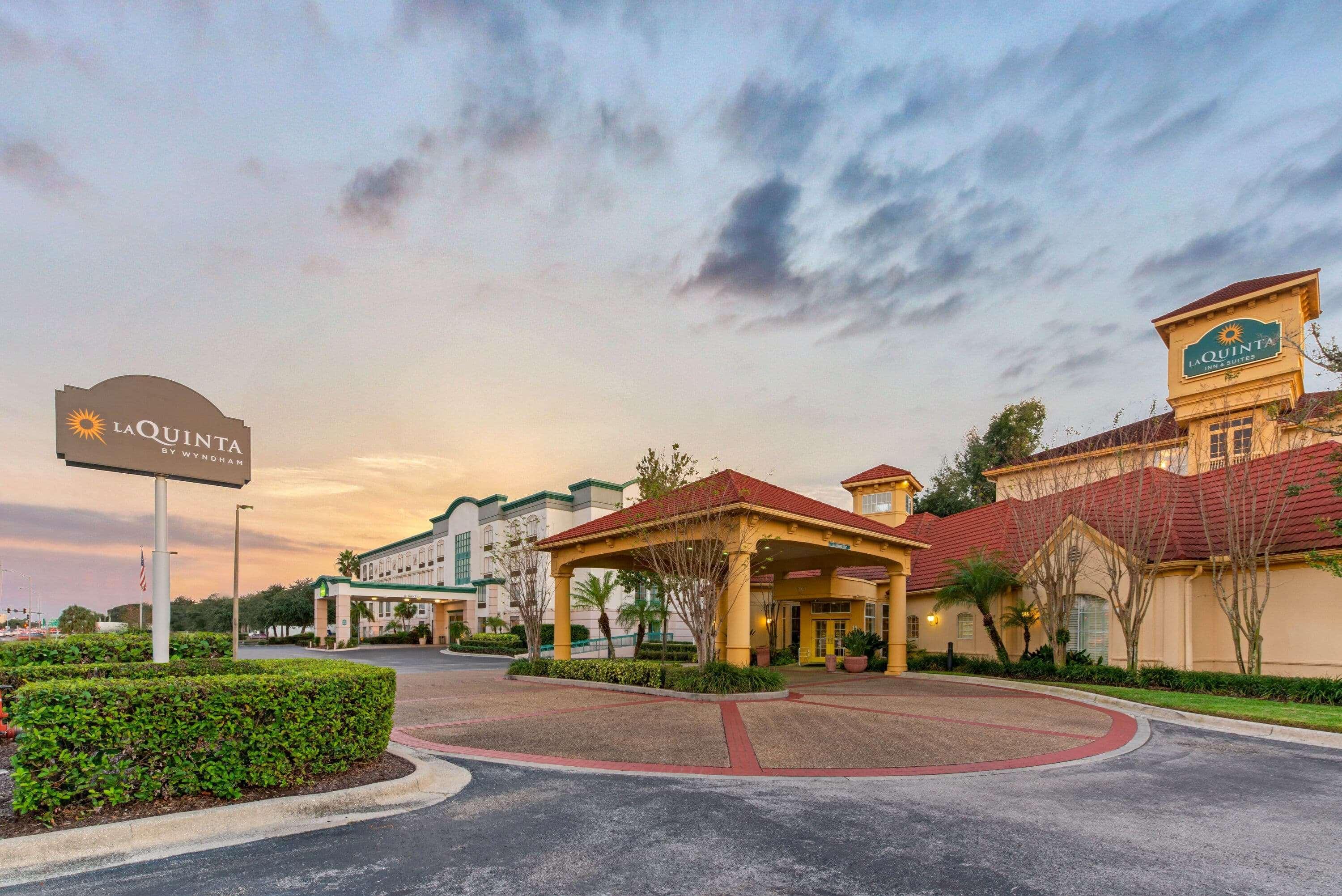 La Quinta By Wyndham Usf Hotel Tampa Exterior photo