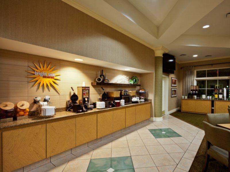 La Quinta By Wyndham Usf Hotel Tampa Exterior photo